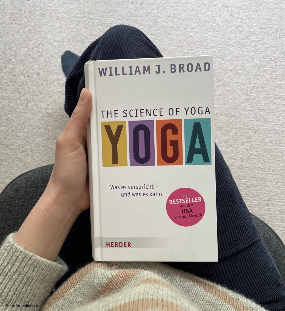 Sicht auf den Buchdeckel von "The Science of Yoga"